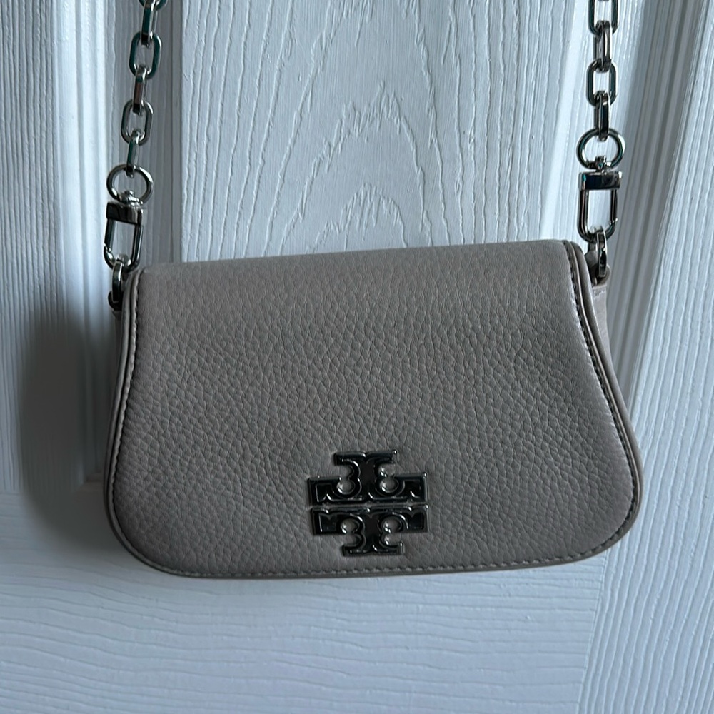 Tory Burch crossbody-Excellent like new condition Clean interior.